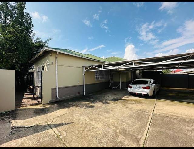 8 BEDROOM HOUSE FOR SALE IN GERMISTON STATION